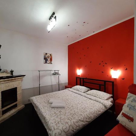 Midnight Cats' Apartment In Rynok Square Світло Є Завжди! Liov Exterior foto