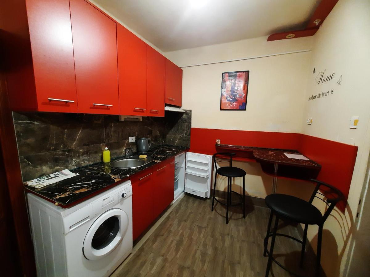Midnight Cats' Apartment In Rynok Square Світло Є Завжди! Liov Exterior foto